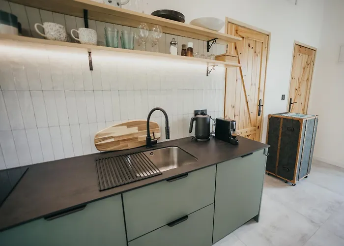 Dom wakacyjny śliwkowy Sad-plum Orchard-jura Mirow (Silesia)